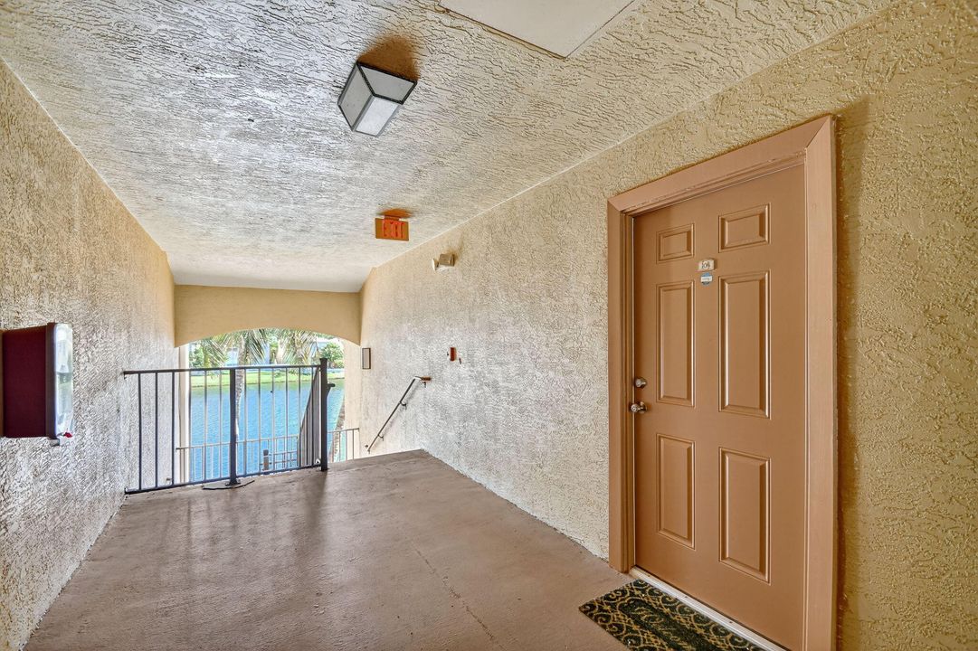 待售: $220,000 (2 贝兹, 2 浴室, 1060 平方英尺)