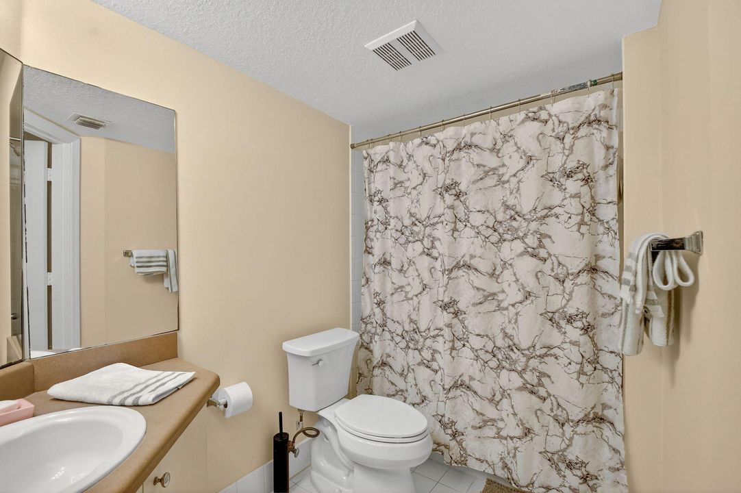 待售: $220,000 (2 贝兹, 2 浴室, 1060 平方英尺)