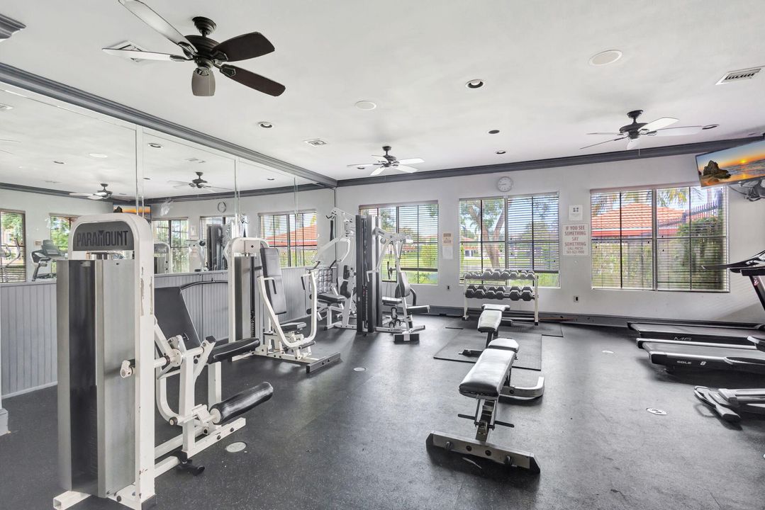 待售: $220,000 (2 贝兹, 2 浴室, 1060 平方英尺)