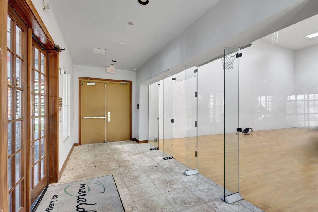 待售: $220,000 (2 贝兹, 2 浴室, 1060 平方英尺)