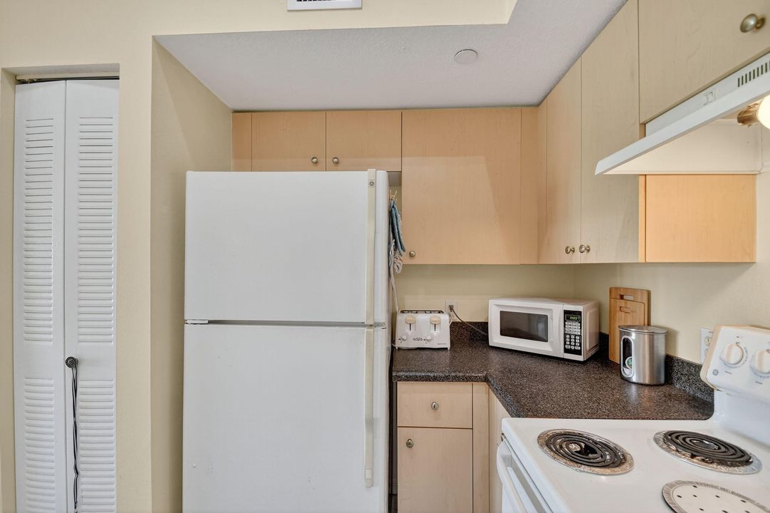 待售: $220,000 (2 贝兹, 2 浴室, 1060 平方英尺)