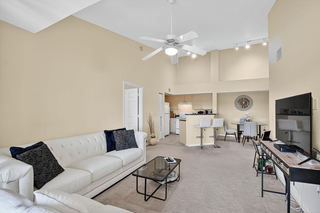 待售: $220,000 (2 贝兹, 2 浴室, 1060 平方英尺)