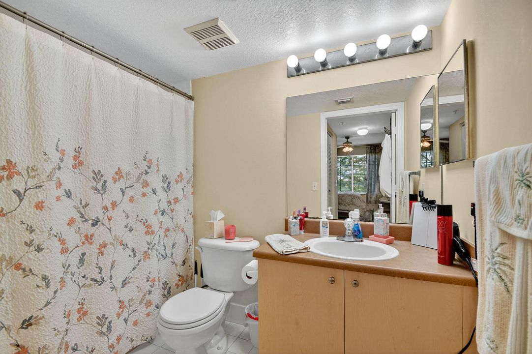 待售: $220,000 (2 贝兹, 2 浴室, 1060 平方英尺)