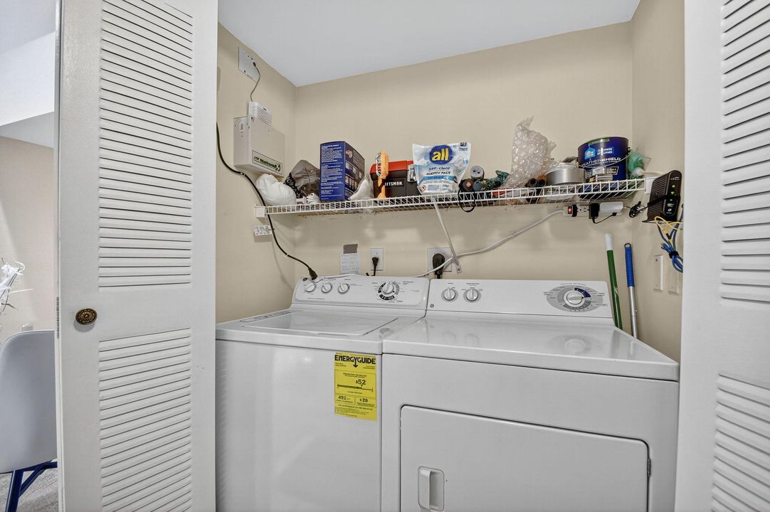 待售: $220,000 (2 贝兹, 2 浴室, 1060 平方英尺)