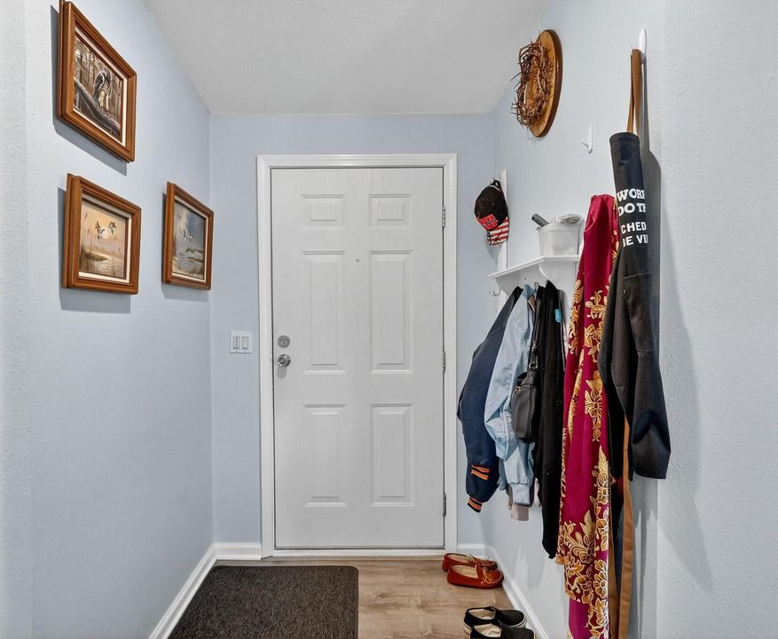 For Sale: $156,000 (2 beds, 2 baths, 1212 Square Feet)