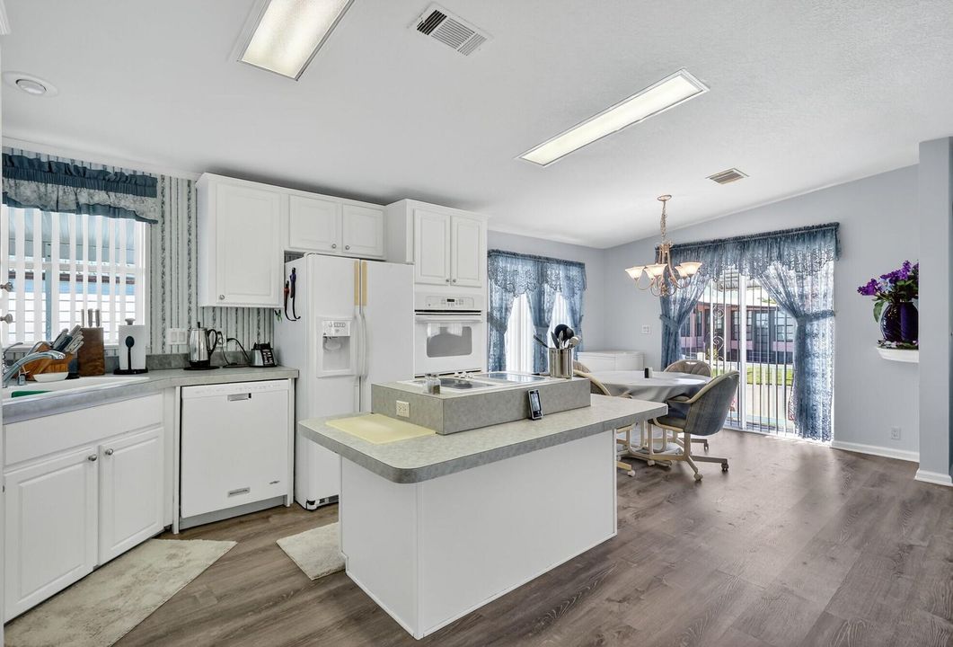 For Sale: $156,000 (2 beds, 2 baths, 1212 Square Feet)