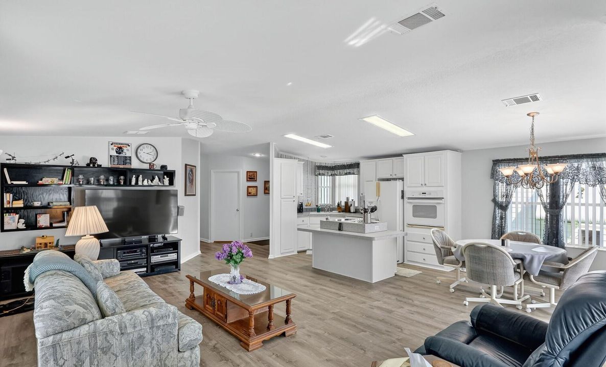 For Sale: $156,000 (2 beds, 2 baths, 1212 Square Feet)