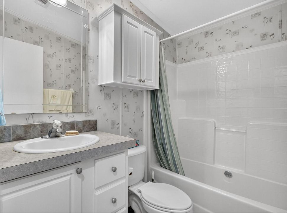 For Sale: $156,000 (2 beds, 2 baths, 1212 Square Feet)