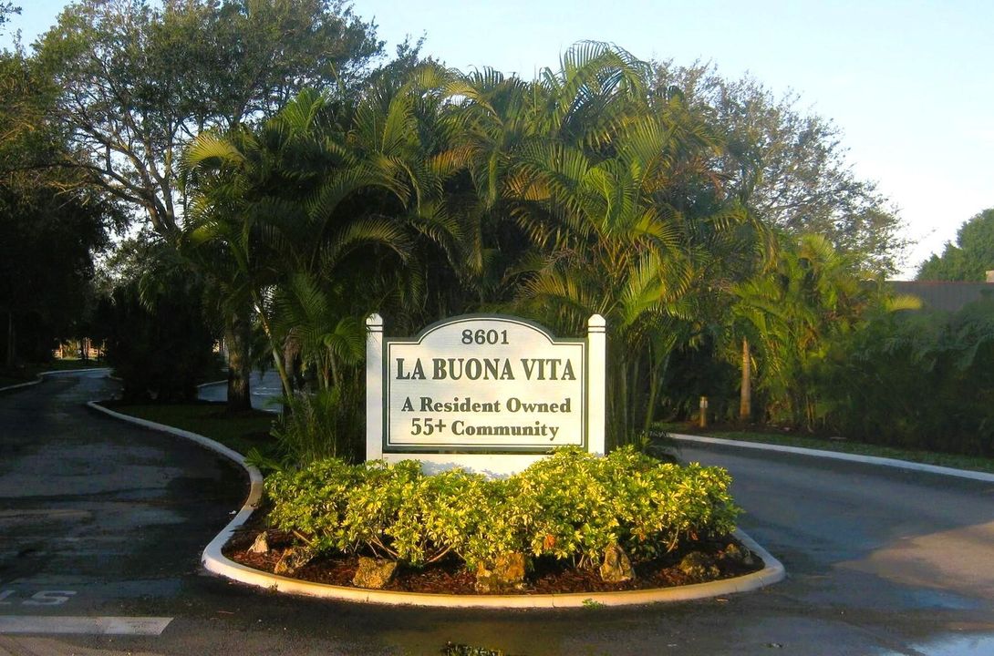 For Sale: $156,000 (2 beds, 2 baths, 1212 Square Feet)