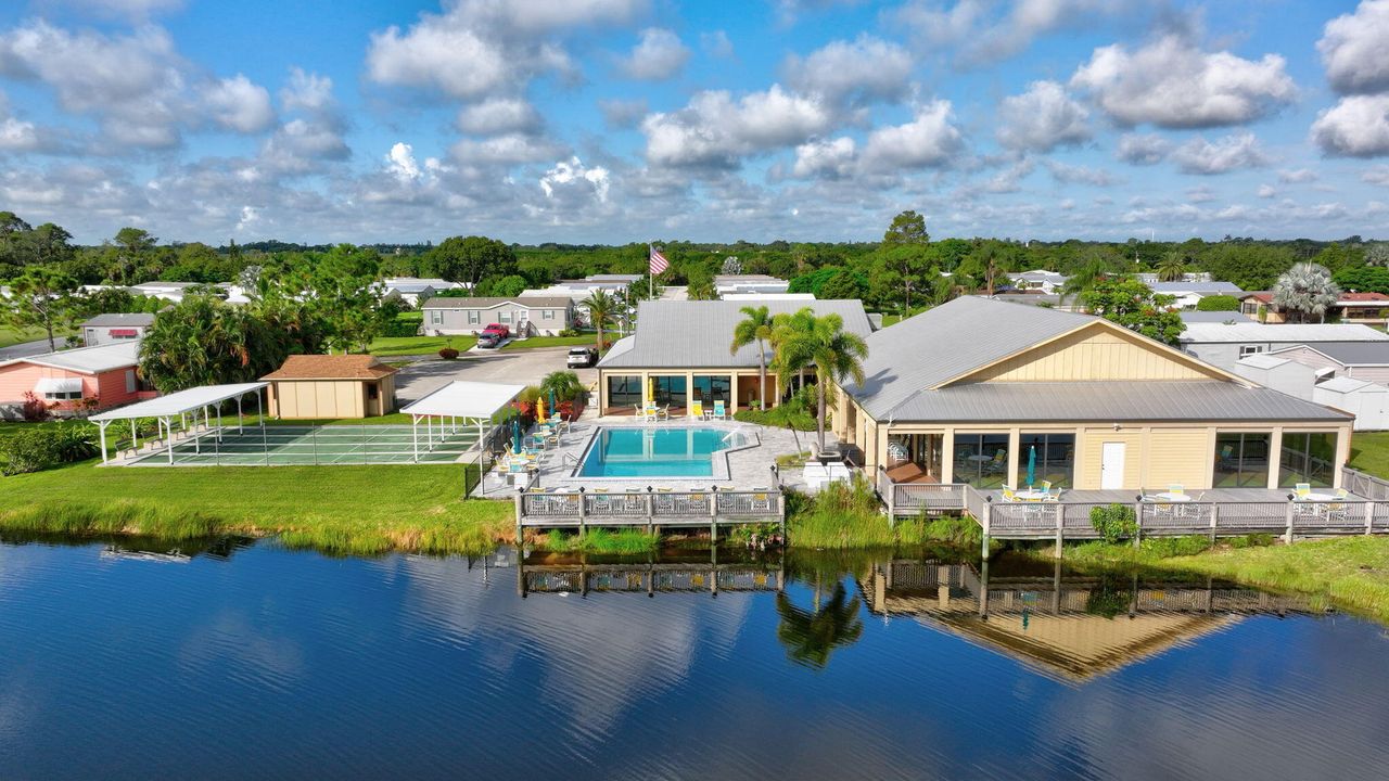 For Sale: $156,000 (2 beds, 2 baths, 1212 Square Feet)