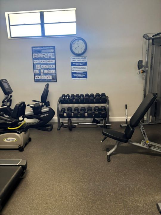 For Rent: $1,900 (3 beds, 2 baths, 1374 Square Feet)