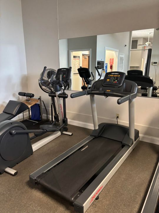 For Rent: $1,900 (3 beds, 2 baths, 1374 Square Feet)