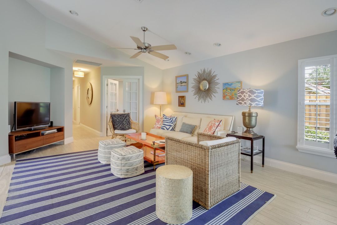 合同活跃: $4,500 (3 贝兹, 2 浴室, 1612 平方英尺)