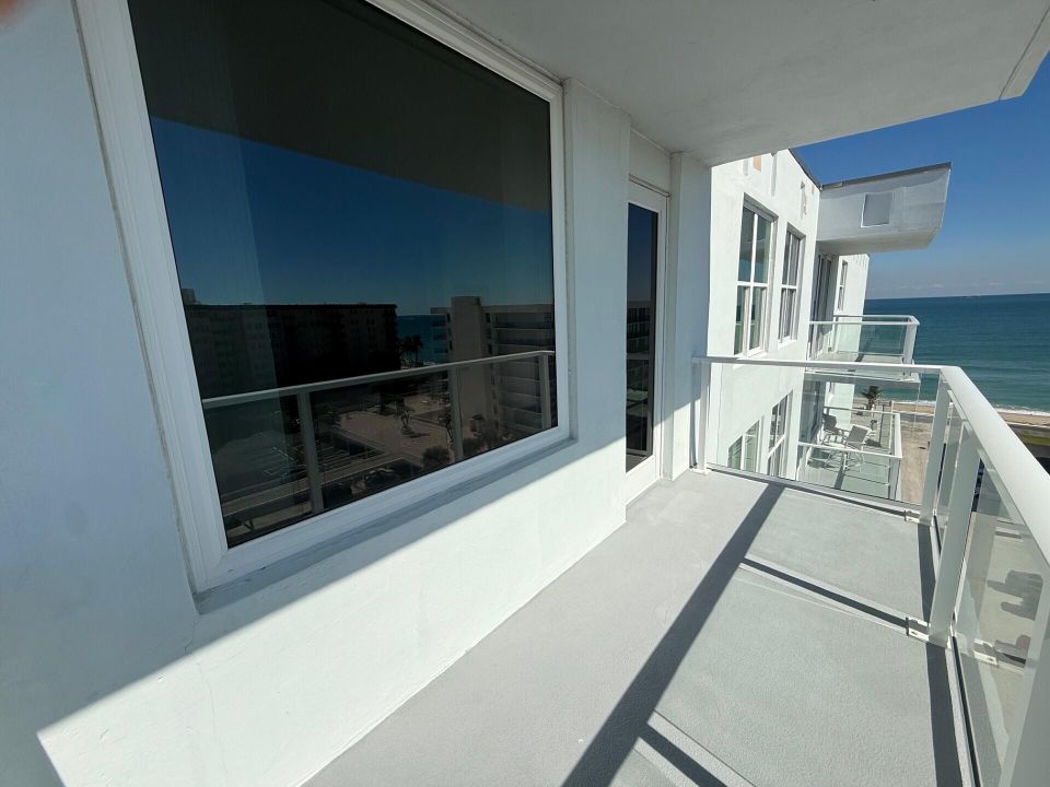 Active With Contract: $349,900 (2 beds, 2 baths, 1292 Square Feet)