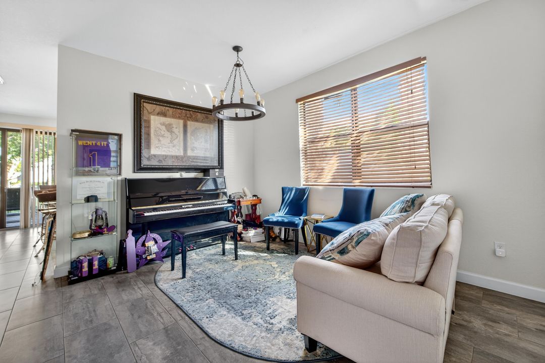 待售: $585,000 (4 贝兹, 3 浴室, 2008 平方英尺)