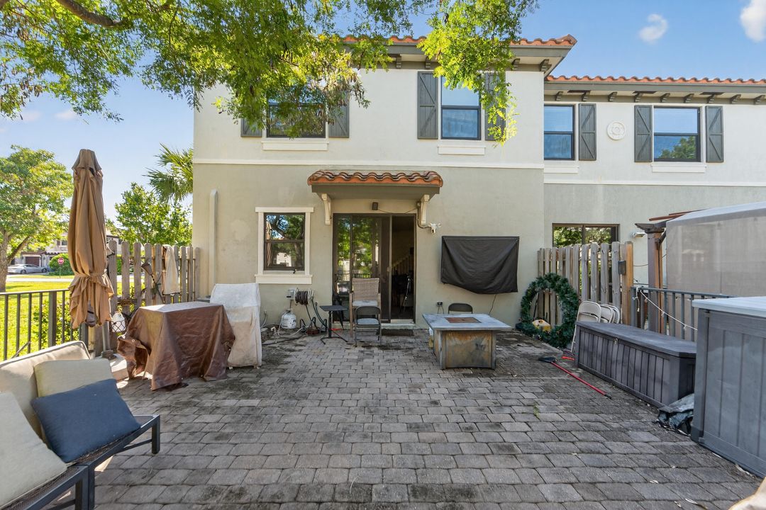 待售: $585,000 (4 贝兹, 3 浴室, 2008 平方英尺)