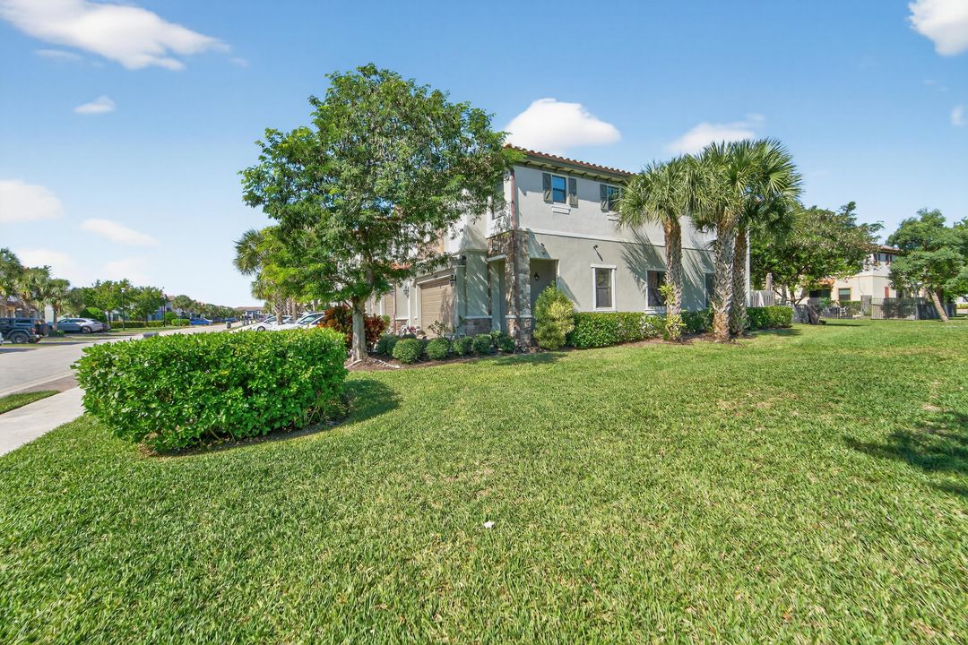 待售: $585,000 (4 贝兹, 3 浴室, 2008 平方英尺)