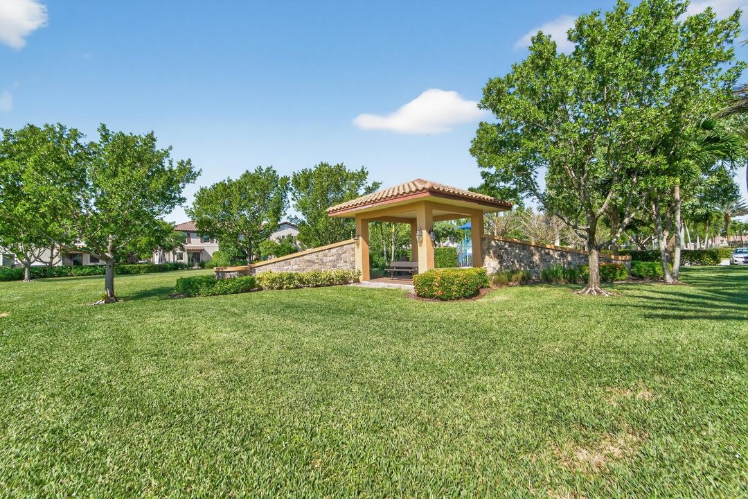 待售: $585,000 (4 贝兹, 3 浴室, 2008 平方英尺)