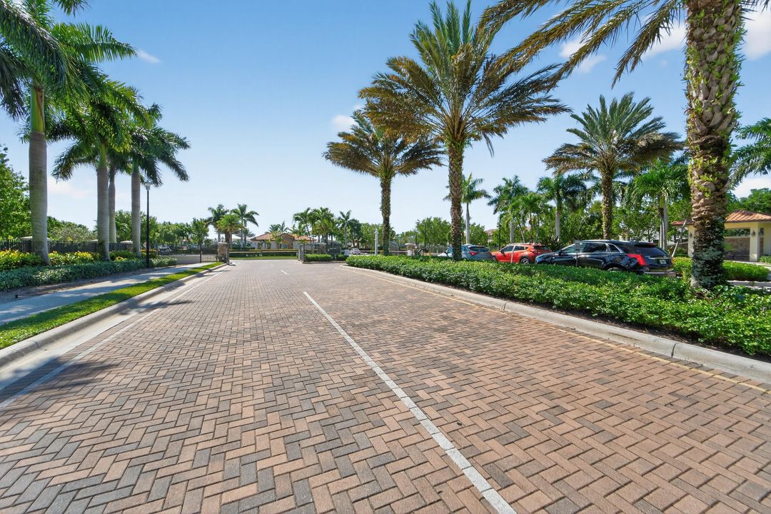 待售: $585,000 (4 贝兹, 3 浴室, 2008 平方英尺)