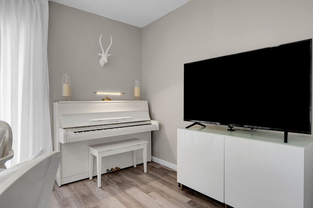 For Sale: $115,000 (1 beds, 1 baths, 1022 Square Feet)