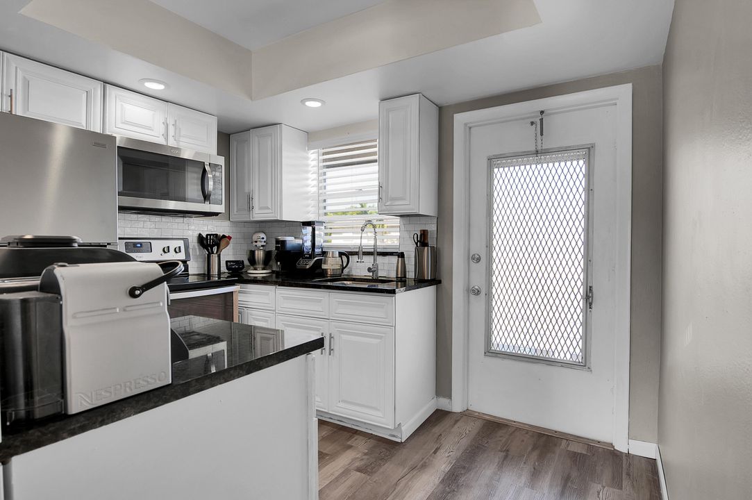 For Sale: $115,000 (1 beds, 1 baths, 1022 Square Feet)