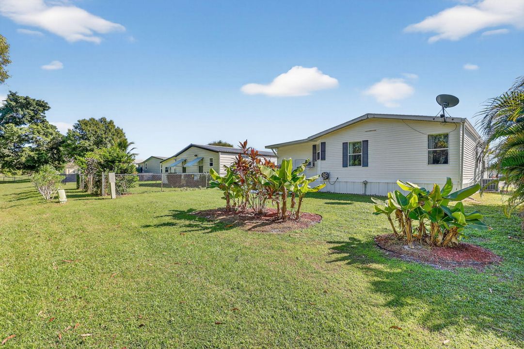 For Sale: $156,000 (2 beds, 2 baths, 1212 Square Feet)