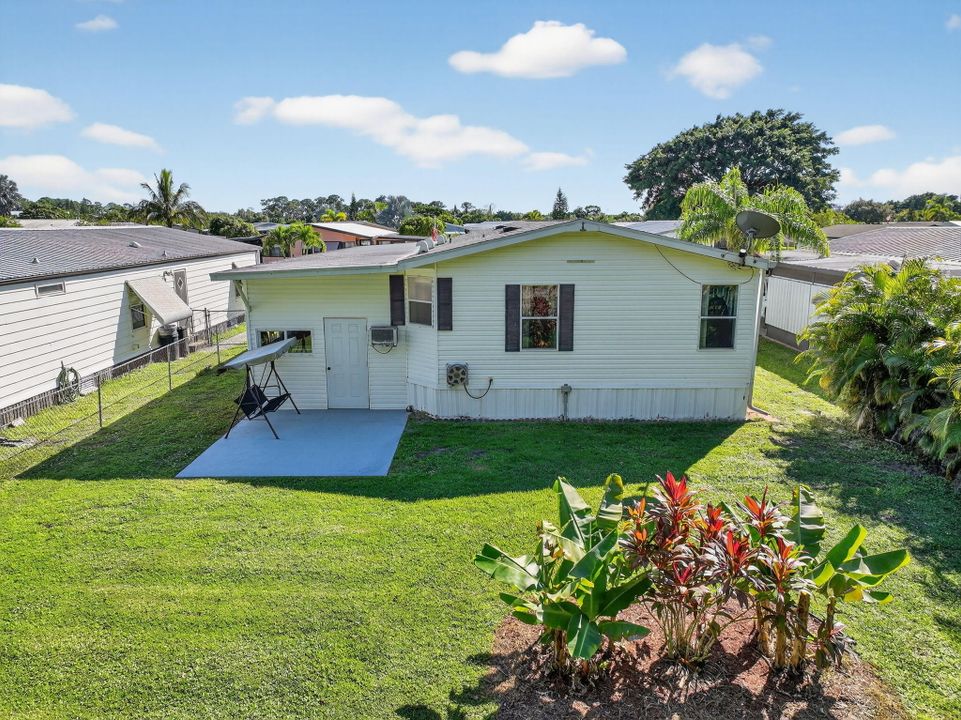 For Sale: $156,000 (2 beds, 2 baths, 1212 Square Feet)