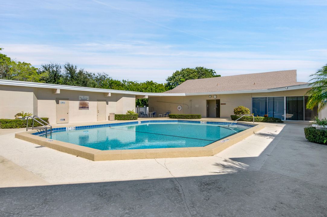 For Sale: $115,000 (1 beds, 1 baths, 1022 Square Feet)