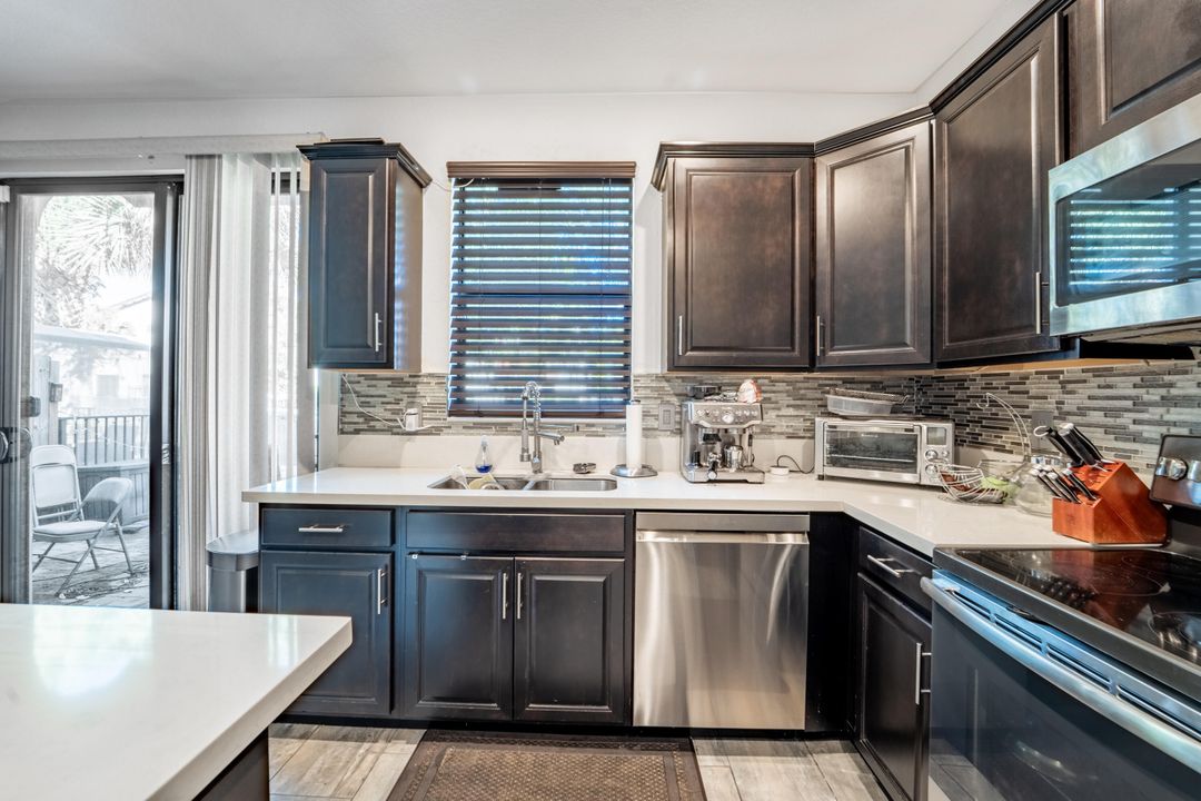 待售: $585,000 (4 贝兹, 3 浴室, 2008 平方英尺)