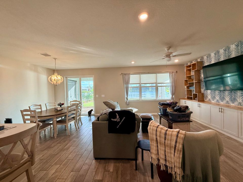 For Sale: $629,000 (4 beds, 2 baths, 2859 Square Feet)