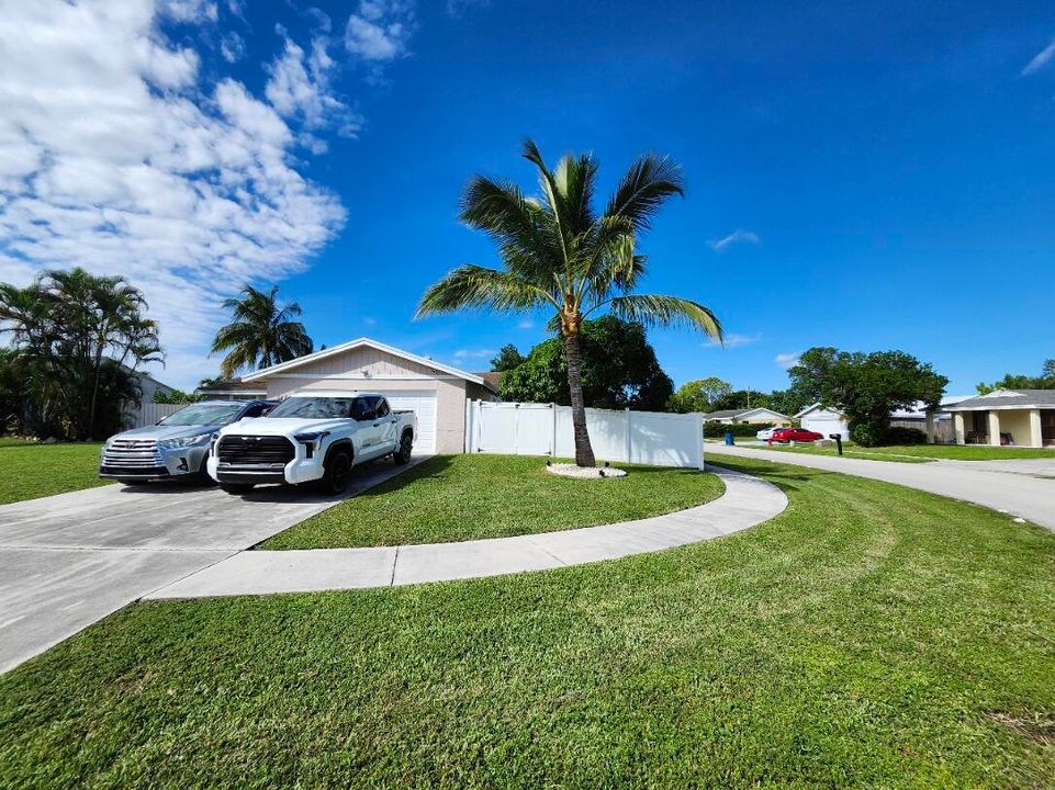 Active With Contract: $535,000 (3 beds, 2 baths, 1424 Square Feet)