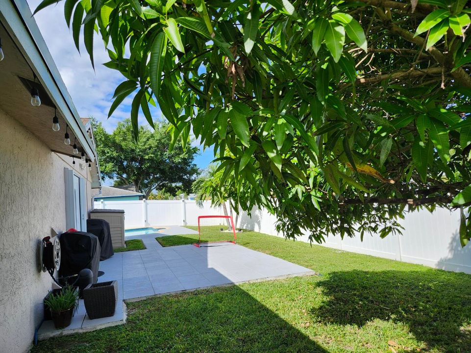 Active With Contract: $535,000 (3 beds, 2 baths, 1424 Square Feet)