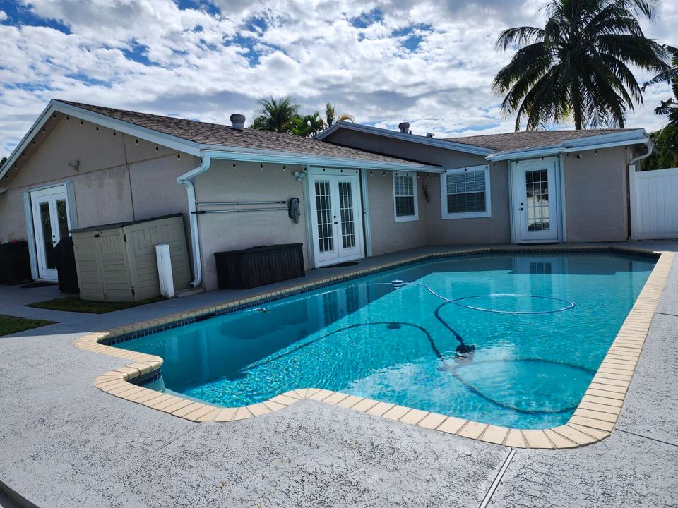 Active With Contract: $535,000 (3 beds, 2 baths, 1424 Square Feet)