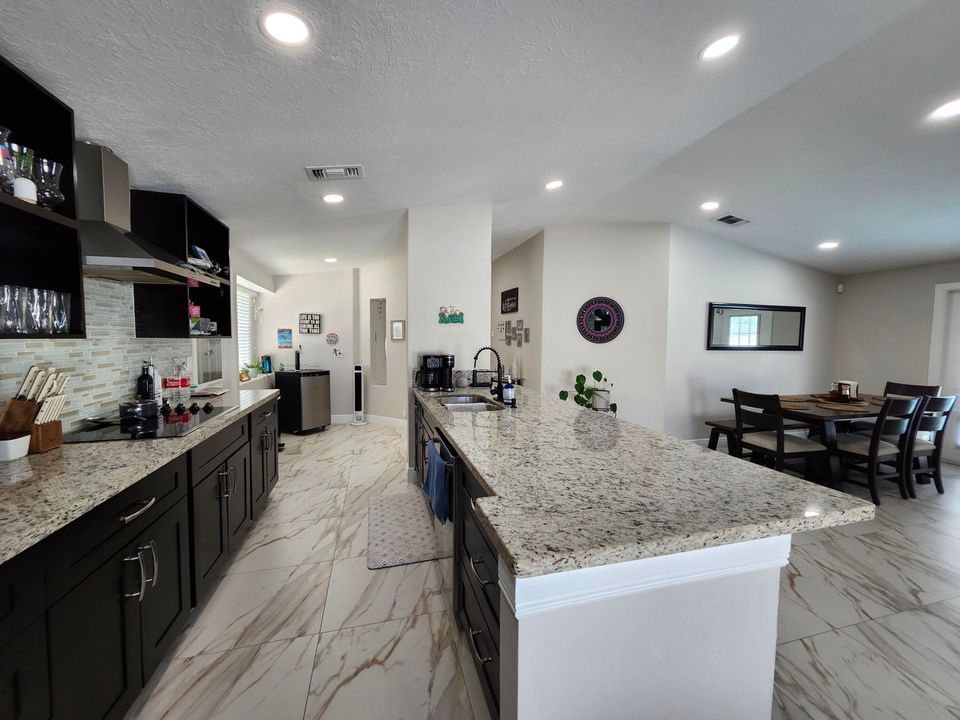 Active With Contract: $535,000 (3 beds, 2 baths, 1424 Square Feet)