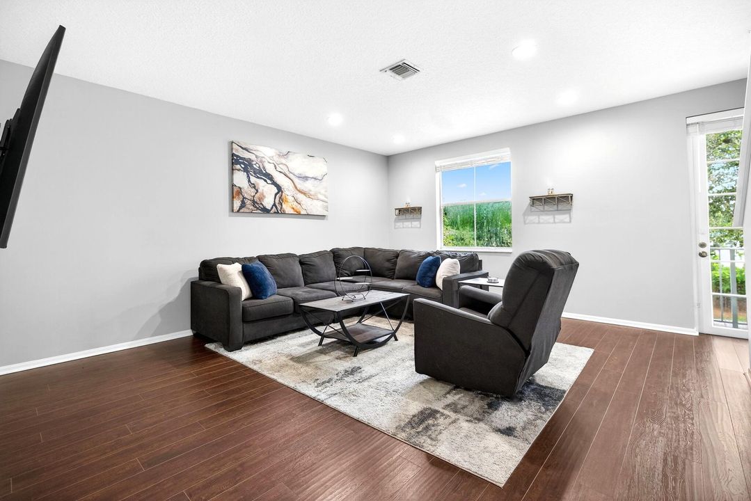 For Sale: $549,000 (4 beds, 2 baths, 1938 Square Feet)