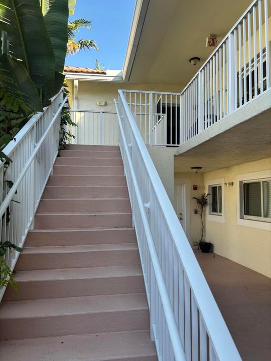 For Rent: $1,900 (3 beds, 2 baths, 1374 Square Feet)