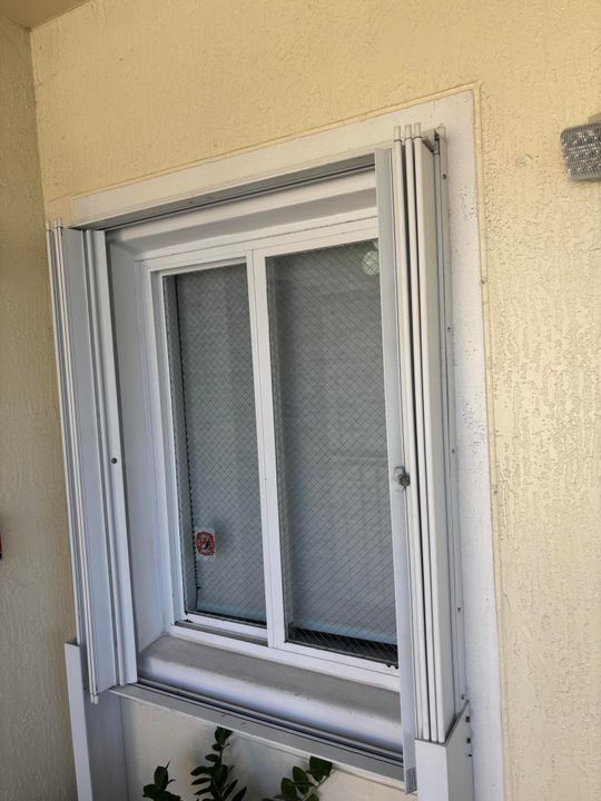 For Rent: $1,900 (3 beds, 2 baths, 1374 Square Feet)