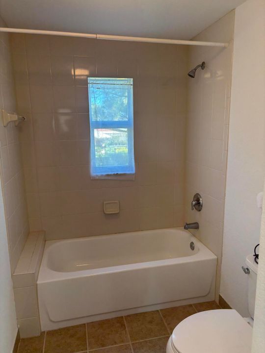 For Rent: $1,900 (3 beds, 2 baths, 1374 Square Feet)