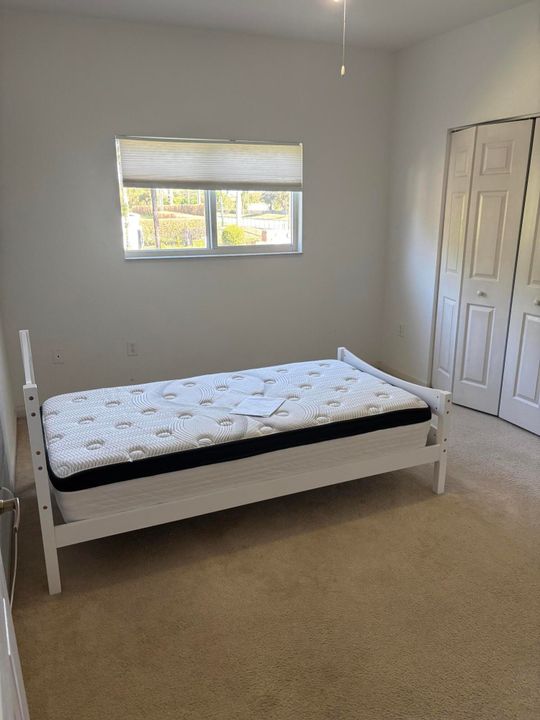 For Rent: $1,900 (3 beds, 2 baths, 1374 Square Feet)