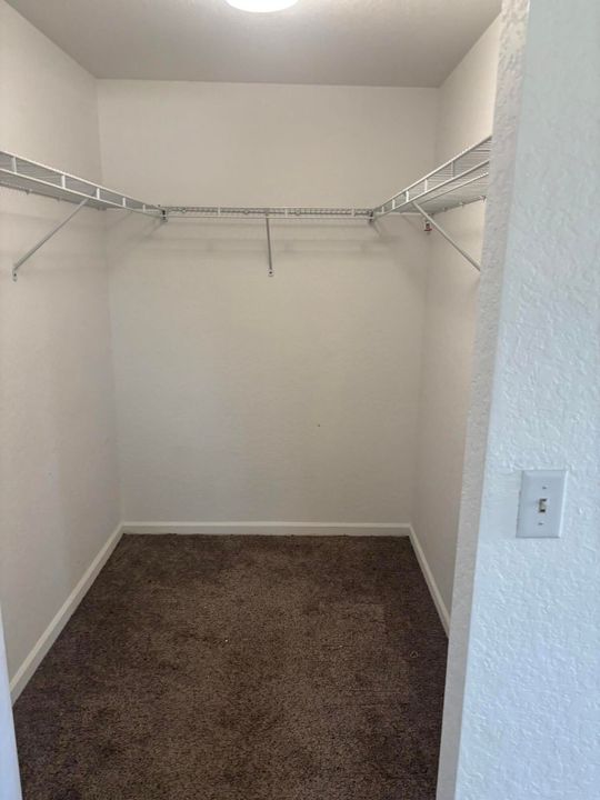 For Rent: $1,900 (3 beds, 2 baths, 1374 Square Feet)