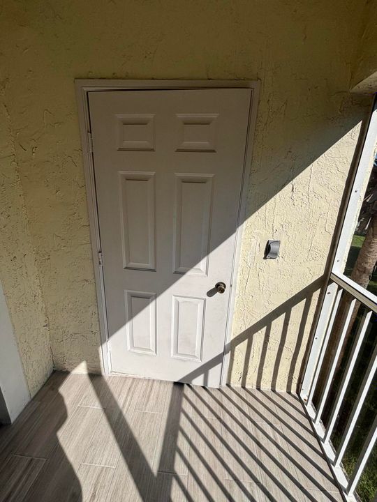 For Rent: $1,900 (3 beds, 2 baths, 1374 Square Feet)