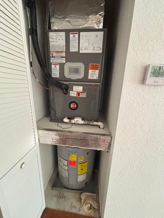 For Rent: $1,900 (3 beds, 2 baths, 1374 Square Feet)