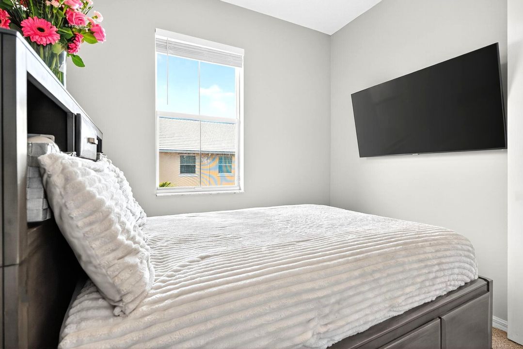 For Sale: $549,000 (4 beds, 2 baths, 1938 Square Feet)