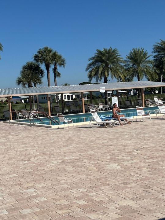 For Rent: $1,900 (3 beds, 2 baths, 1374 Square Feet)