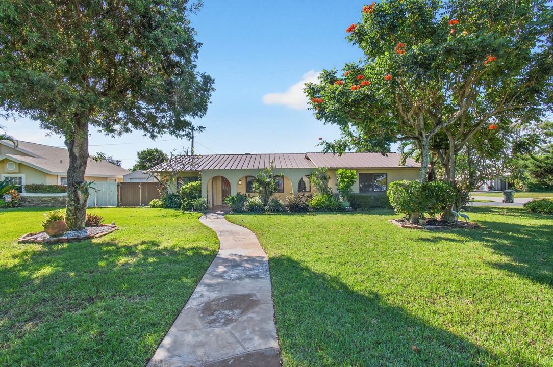 Active With Contract: $729,900 (3 beds, 2 baths, 1416 Square Feet)