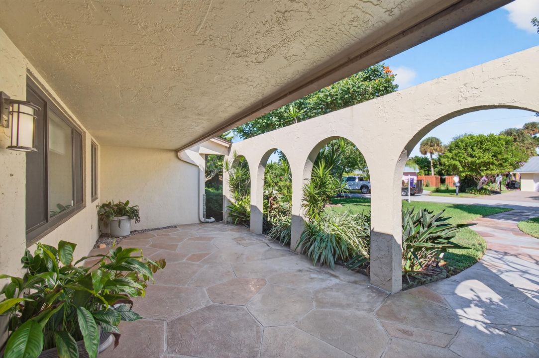 Active With Contract: $729,900 (3 beds, 2 baths, 1416 Square Feet)