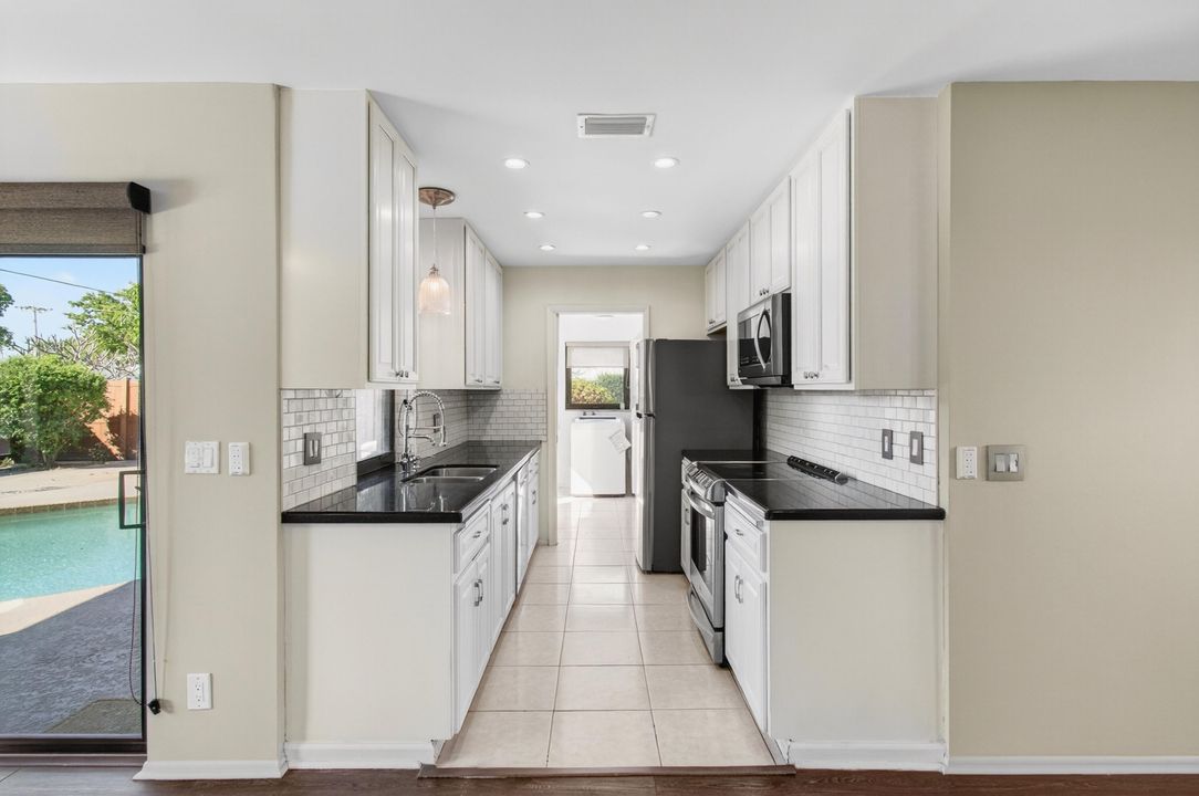 Active With Contract: $729,900 (3 beds, 2 baths, 1416 Square Feet)