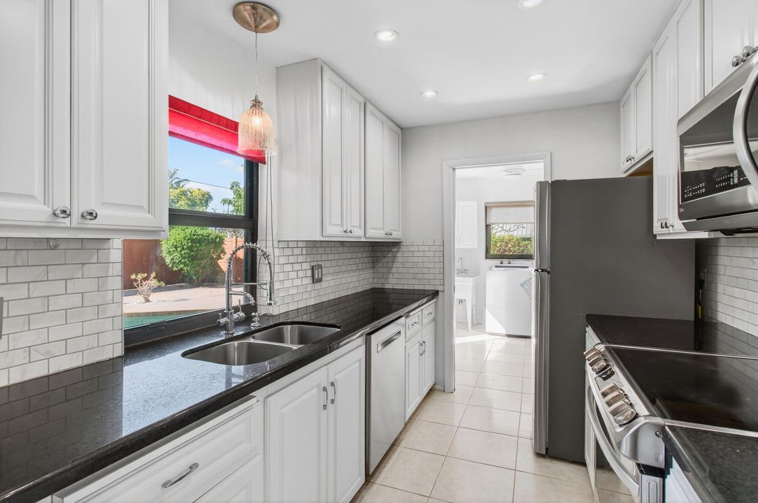 Active With Contract: $729,900 (3 beds, 2 baths, 1416 Square Feet)