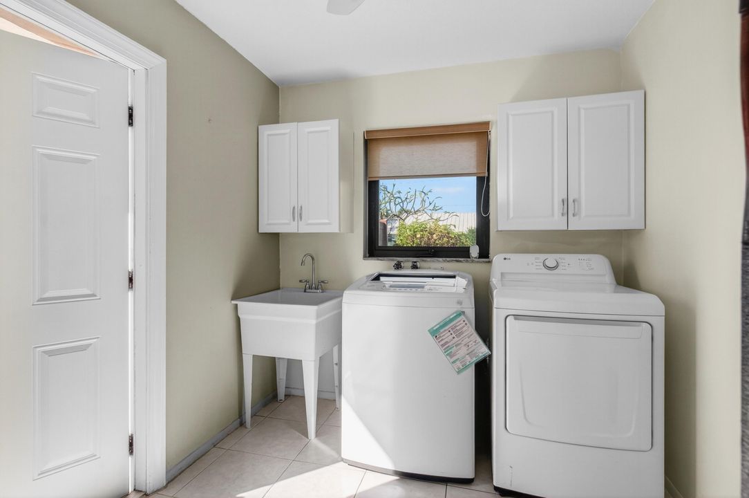 Active With Contract: $729,900 (3 beds, 2 baths, 1416 Square Feet)