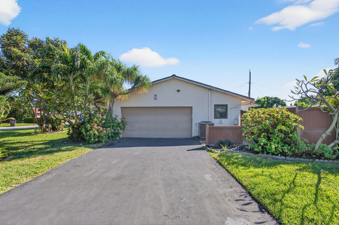 Active With Contract: $729,900 (3 beds, 2 baths, 1416 Square Feet)